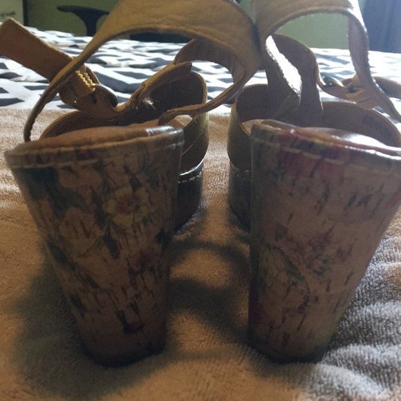 b.o.c. Born Concept yellow wedges floral detail 9M - Picture 4 of 7